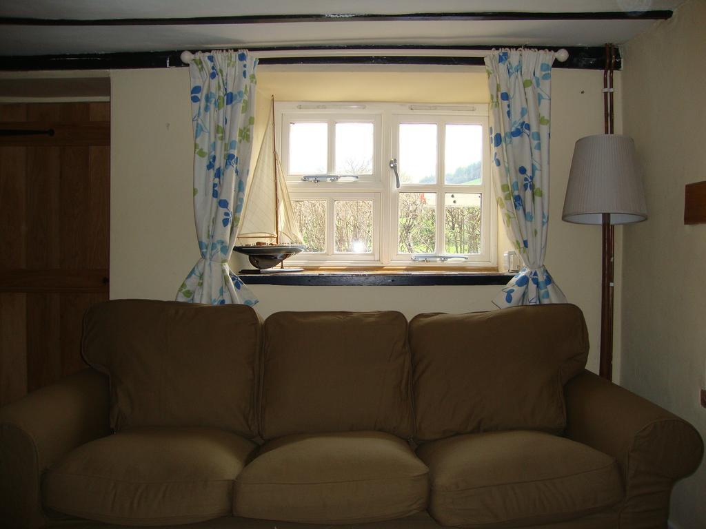 Ceiros Cottage Llangammarch Wells Bagian luar foto